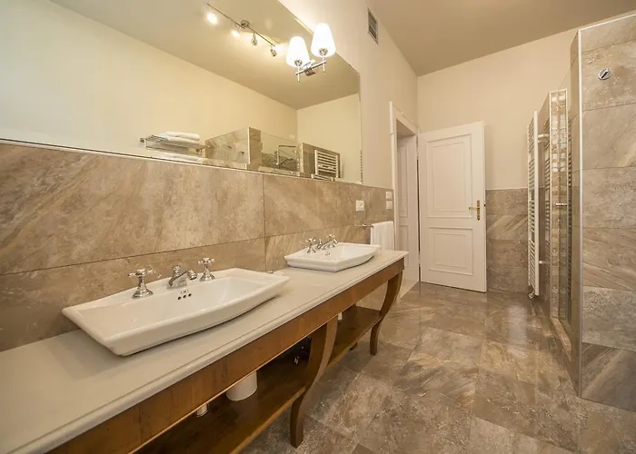 Lady Capulet * Verona