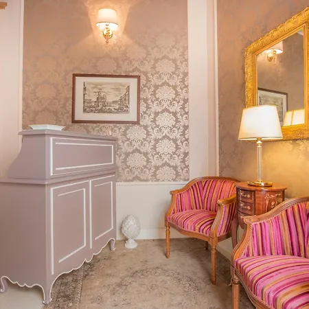 Lady Capulet Apartment *